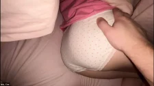 Anal Porno / Liseli sarışın kız sınıfda kişişiyor