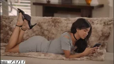 Grup Porno / Aç kızı yarrağa grupça doyuruyorlar