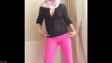 Türk Türkçe Porno / Pembe taytlı türbanlı koca kalça