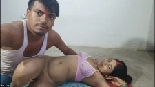Hard Sert Porno / Kız arkadaşını uykudan kaldırıp sikiyor