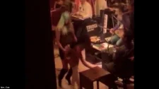 Türk Türkçe Porno / Tanga giyen taytlı kızlar avm de