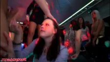 Grup Porno / Genç seksi çiftin grup pornosu izle