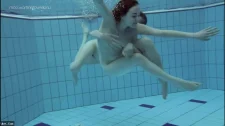 Grup Porno / Your free porn çıplak havuz yüzüşü