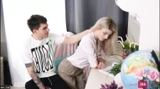 Hd HQ Porno / Gia love kanepede hopladıkça hopluyor