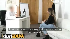 Fake Taxi Pornoları / Altyazılı sex, kocasını takip ettirmek isteyince sikildi