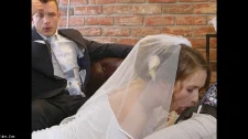 Brazzers Porno / Gerdek gecesi karısını para için satan gavat koca