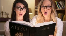Lezbiyen Porno / Lezbiyenliğin kitabını yazan kız kardeşler