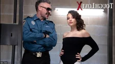 Asyalı Porno / Charles Dera haksız yere kızı sikiyor