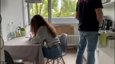 Amatör Porno / İsviçreli hemşire, hastalarıyla sikişi ihmal etmedi