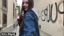 Amatör Porno / Yarmazlık yapan 18 lik rus kızı sokada genç sikiyor
