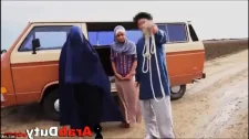 Hard Sert Porno / Yol kesen haydutlar, köylü çarşaflılara taciz etti