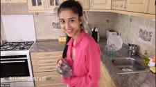 Hard Sert Porno / Öğrencisi sınıfta etek altını gösterince ceza aldı