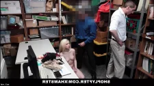 Amatör Porno / Babasının yanında kızını utanmadan becerdi