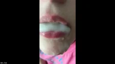 Türk Türkçe Porno / Dolğun evli ev hanımı çaktırıyor