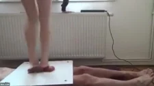 Türk Türkçe Porno / Gavat salih karısını komşusuyla grup sikiyor