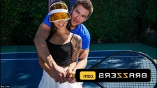 Brazzers Porno / Sakatlanan kızı sikerek tedavi eden antrenör