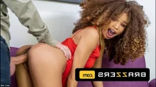 Brazzers Porno / Tamirciye kara amcığını çılgınca siktiren kadın