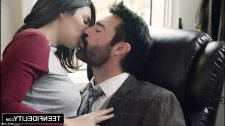 Hard Sert Porno / First class uçak yolcusuna canı sıkılmasın diye kadın ikram edildi