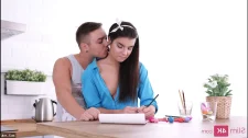 Teen Genç Porno / Taptaze amcıklı yunan kızını acıtmadan sikiş,piratecams