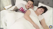 Amatör Porno / Uyuyan kadına yarak sokmak ne kadar etik