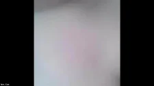Türk Türkçe Porno / Zevki için vajinasına cep telefonunu sokuyor
