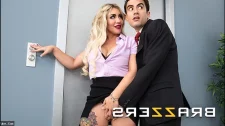 Brazzers Porno / Sekreter carla bloom iş arkadaşlarına soyundu