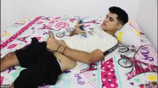 Amatör Porno / Yakalanmak için genç kızın odasında 31 çekti