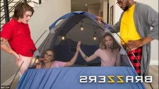 Brazzers Porno / Lily larimar ve ablasının grup sex şenliği