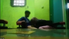 Asyalı Porno / Metrobüste liseli kızı zorla sikip işeterek azdırdılar