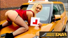 Fake Taxi Pornoları / Amber deen taksiciye bir ömür verebilecek potansiyelde