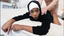Türk Türkçe Porno / Bacaksız orospu gerdeğe ön hazırlık çalışmasında