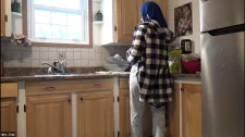 Amatör Porno / Suriyeli hizmetkarını mutfakta karısından gizli yokladı