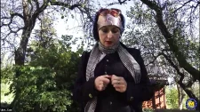 Türk Türkçe Porno / Tesettürlü evli hatun banklarda am okşayıp geziyor