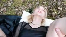 Amatör Porno / Uyuyan kız kardeşinin memesini ve ağzını sikti