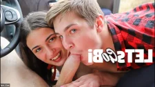 Grup Porno / Yağladığı kızın amcığını kendi elleriyle siktiriyor
