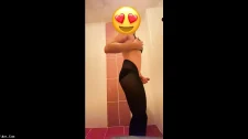 Travesti Porno / Kıllı erkeklere bedavaya veren güzel kalpli travesti