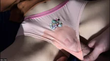 Liseli Porno / 18lik liseli kızın külotuna fışkırtan genç