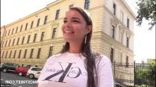 Amatör Porno / Adres tarif eden kızı otelde bedava sikiyor