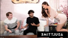 Amatör Porno / Kocam beni sikmiyor hanginiz ateşli kadın arzularsınız