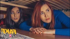 Fake Taxi Pornoları / Otelde korkuttuğu kızlara cesaret sikişi